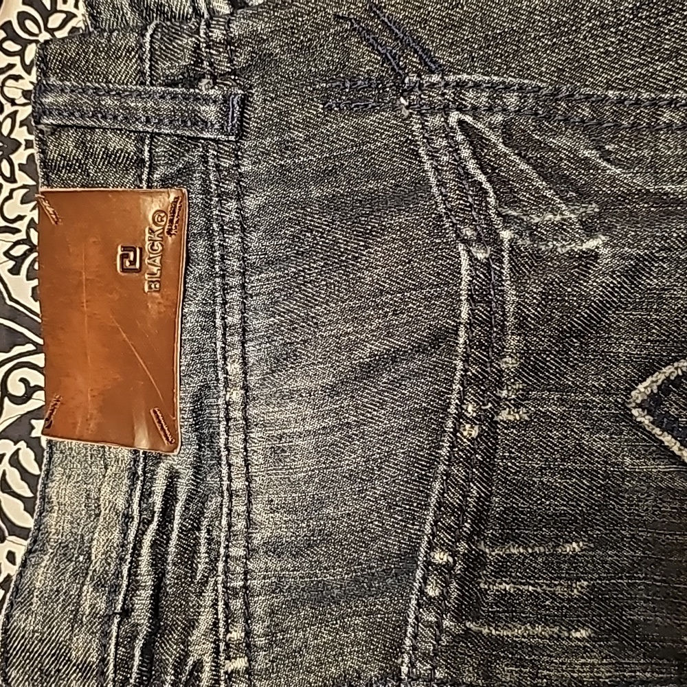 Men's black jeans size 31/32. Look brand new!